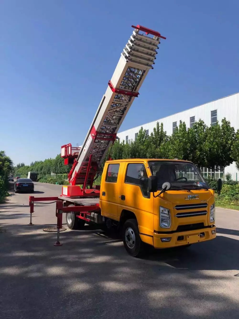 贵溪附近的云梯车出租服务：轻松解决高空作业需求